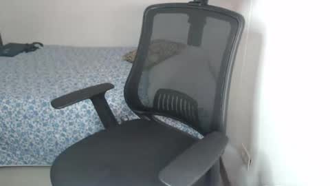 Snapshot of love_room_0206 chatting on 02-10-26, 05:11 Andys and mary online show from 02-10-26, 05:11