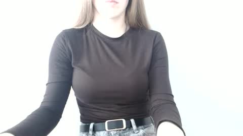 Snapshot of love_vivian chatting on 06-08-26, 11:10 Vivian online show from 06-08-26, 11:10