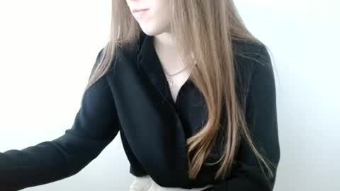 Snapshot of love_vivian chatting on 06-16-26, 01:36 Vivian online show from 06-16-26, 01:36