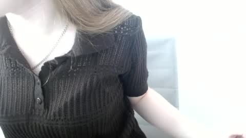 Snapshot of love_vivian chatting on 06-22-26, 11:07 Vivian online show from 06-22-26, 11:07