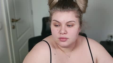 Snapshot of love_wiggy18 chatting on 01-05-26, 06:22 Ally online show from 01-05-26, 06:22