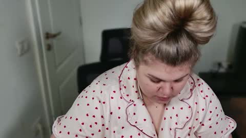 Snapshot of love_wiggy18 chatting on 01-07-26, 06:49 Ally online show from 01-07-26, 06:49