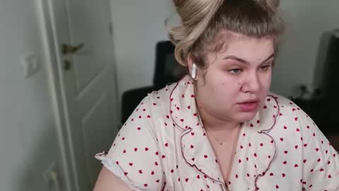 Snapshot of love_wiggy18 chatting on 01-08-26, 06:16 Ally online show from 01-08-26, 06:16