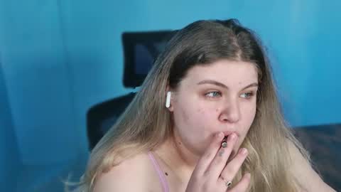 Snapshot of love_wiggy18 chatting on 03-09-26, 07:34 Ally online show from 03-09-26, 07:34