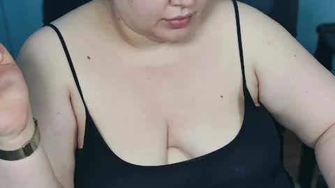 Snapshot of love_wiggy18 chatting on 05-15-26, 08:10 Ally online show from 05-15-26, 08:10