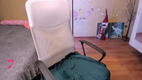 cat-girl online show from 01-15-25, 04:21