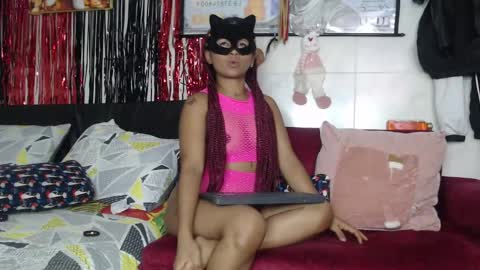 Snapshot of lovecreyzyshowcam chatting on 12-23-24, 01:51 Frank and Nathy online show from 12-23-24, 01:51