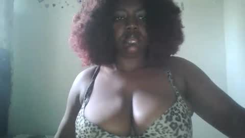 Snapshot of lovecumsluttie chatting on 10-02-25, 07:15 mila online show from 10-02-25, 07:15