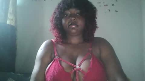 Snapshot of lovecumsluttie chatting on 10-07-25, 11:29 mila online show from 10-07-25, 11:29