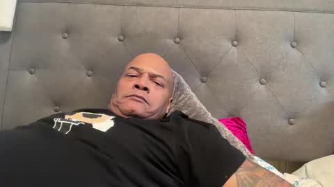 Snapshot of loved19 chatting on 12-20-25, 06:04 loved19 online show from 12-20-25, 06:04