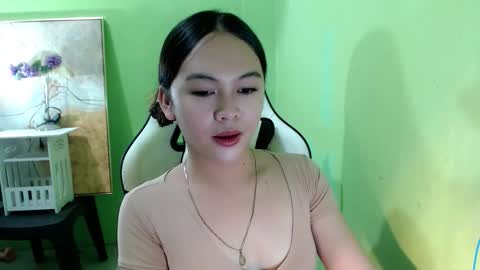 Snapshot of lovee_gelly chatting on 12-23-25, 08:01 Gelly online show from 12-23-25, 08:01