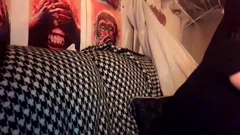 Ashley and Leon online show from 01-28-25, 04:08