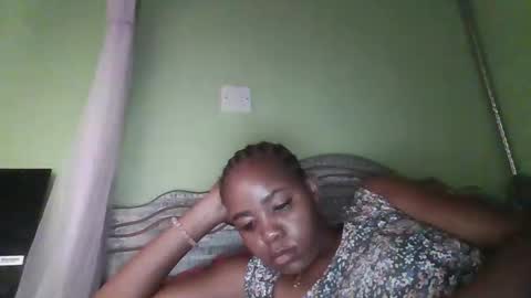 Snapshot of lovegal335 chatting on 12-15-25, 05:01 lovegal335 online show from 12-15-25, 05:01