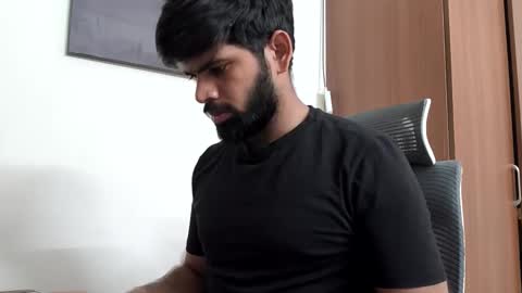 Snapshot of lovehairyindian chatting on 06-01-26, 08:27 Indian hairy online show from 06-01-26, 08:27