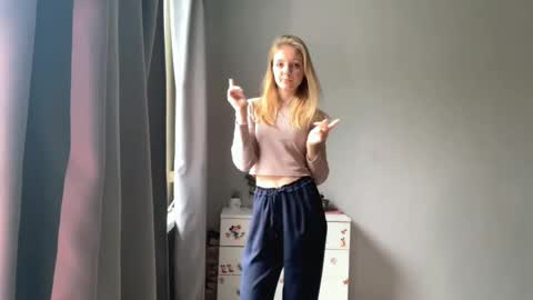 Snapshot of lovelladeboer chatting on 10-15-25, 06:35 Ella online show from 10-15-25, 06:35