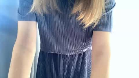 Snapshot of lovelladeboer chatting on 10-22-25, 06:02 Ella online show from 10-22-25, 06:02