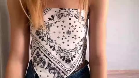 Snapshot of lovelladeboer chatting on 11-28-25, 06:27 Ella online show from 11-28-25, 06:27