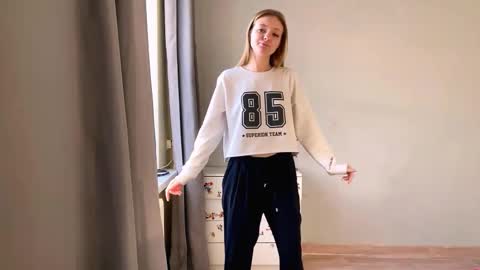 Snapshot of lovelladeboer chatting on 12-04-25, 06:12 Ella online show from 12-04-25, 06:12