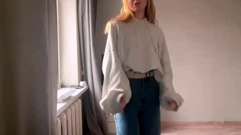 Snapshot of lovelladeboer chatting on 12-15-25, 06:17 Ella online show from 12-15-25, 06:17