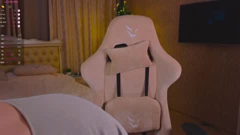 Laura online show from 12-24-24, 01:28