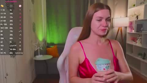 Snapshot of lovellalipss chatting on 07-22-26, 11:35 Laura online show from 07-22-26, 11:35