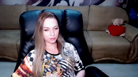 Snapshot of lovellymalina chatting on 04-28-26, 04:01 private open online show from 04-28-26, 04:01