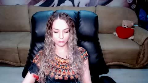 Snapshot of lovellymalina chatting on 04-29-26, 03:16 private open online show from 04-29-26, 03:16