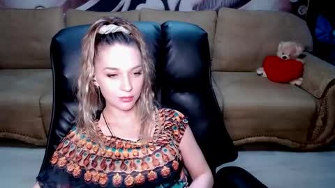 Snapshot of lovellymalina chatting on 05-07-26, 03:28 private open online show from 05-07-26, 03:28