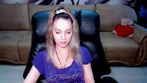 Snapshot of lovellymalina chatting on 05-10-26, 02:11 private open online show from 05-10-26, 02:11
