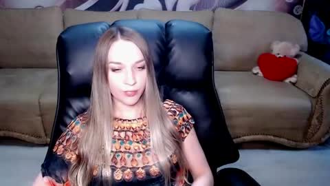 Snapshot of lovellymalina chatting on 05-19-26, 03:29 private open online show from 05-19-26, 03:29
