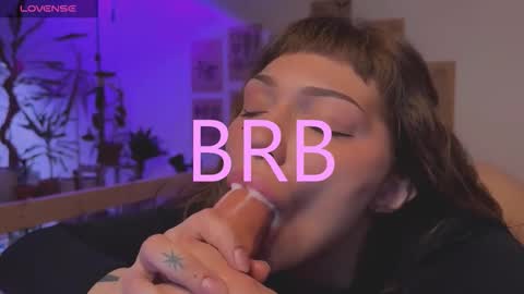 Snapshot of lovelorn_ chatting on 10-26-25, 06:19 Elsa online show from 10-26-25, 06:19