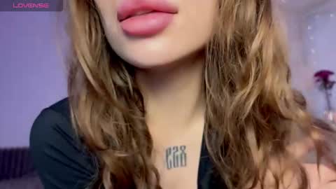 Snapshot of lovelorn_ chatting on 11-21-25, 06:01 Elsa online show from 11-21-25, 06:01