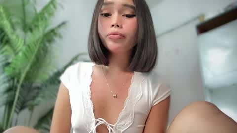 lovely_cittie18 online show from 04-17-26, 07:33