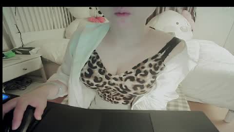 DANA KIM online show from 03-25-26, 04:57