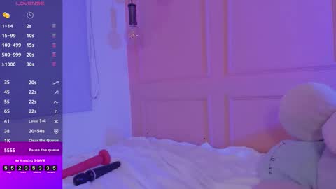 Snapshot of lovely_emma18 chatting on 09-27-25, 01:05 Emma online show from 09-27-25, 01:05