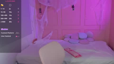 Snapshot of lovely_emma18 chatting on 10-14-25, 01:12 Emma online show from 10-14-25, 01:12