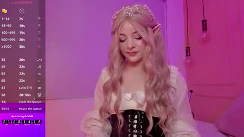 Snapshot of lovely_emma18 chatting on 10-31-25, 01:45 Emma online show from 10-31-25, 01:45