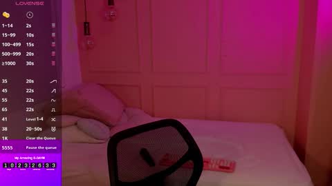 Snapshot of lovely_emma18 chatting on 11-11-25, 01:33 Emma online show from 11-11-25, 01:33