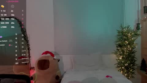 Snapshot of lovely_emma18 chatting on 12-18-25, 01:28 Emma online show from 12-18-25, 01:28