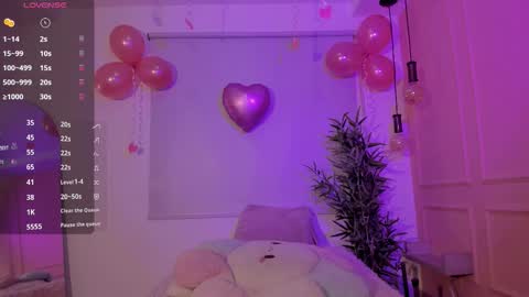 Snapshot of lovely_emma18 chatting on 02-14-26, 01:41 Emma online show from 02-14-26, 01:41