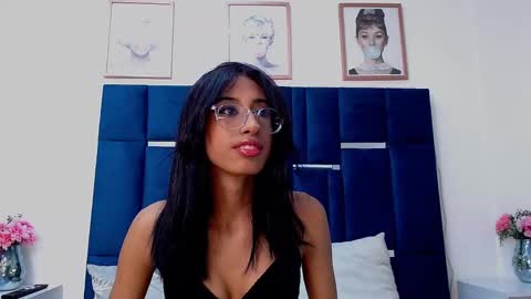 Snapshot of lovely_kitten_ chatting on 10-29-25, 02:08   online show from 10-29-25, 02:08