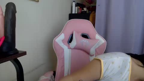 Snapshot of lovely_leah23 chatting on 11-29-25, 03:42 lovely_leah23 online show from 11-29-25, 03:42