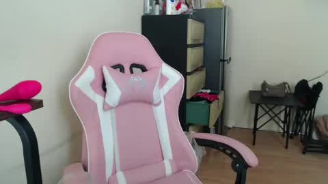 Snapshot of lovely_leah23 chatting on 01-09-26, 05:32 lovely_leah23 online show from 01-09-26, 05:32