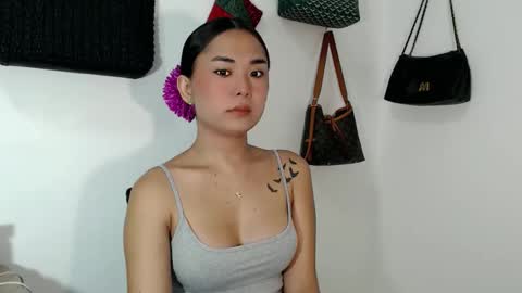 Snapshot of lovely_maria_x chatting on 03-08-26, 04:00 Maria online show from 03-08-26, 04:00