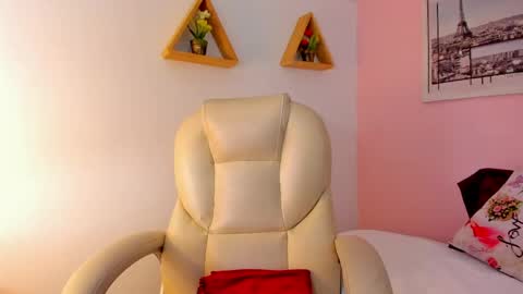 Snapshot of lovely_oliviaa chatting on 05-26-26, 05:53 Olivia online show from 05-26-26, 05:53