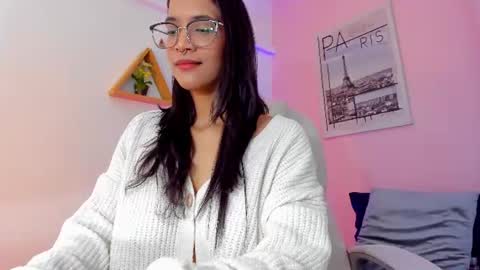 Snapshot of lovely_oliviaa chatting on 06-17-26, 05:36 Olivia online show from 06-17-26, 05:36