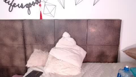 Snapshot of lovely_secret chatting on 01-03-25, 06:24 Hi guys online show from 01-03-25, 06:24