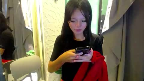 Snapshot of lovely_thea_xoxo chatting on 05-10-26, 08:25 Thea online show from 05-10-26, 08:25