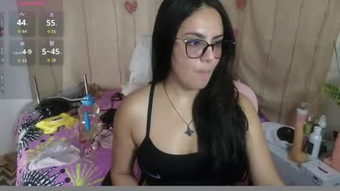 Snapshot of lovely_trix_ chatting on 05-18-26, 03:40 Trix online show from 05-18-26, 03:40