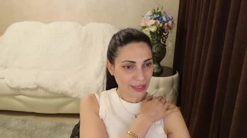 Snapshot of lovelybeatricee chatting on 06-05-26, 06:35 Beatrice online show from 06-05-26, 06:35